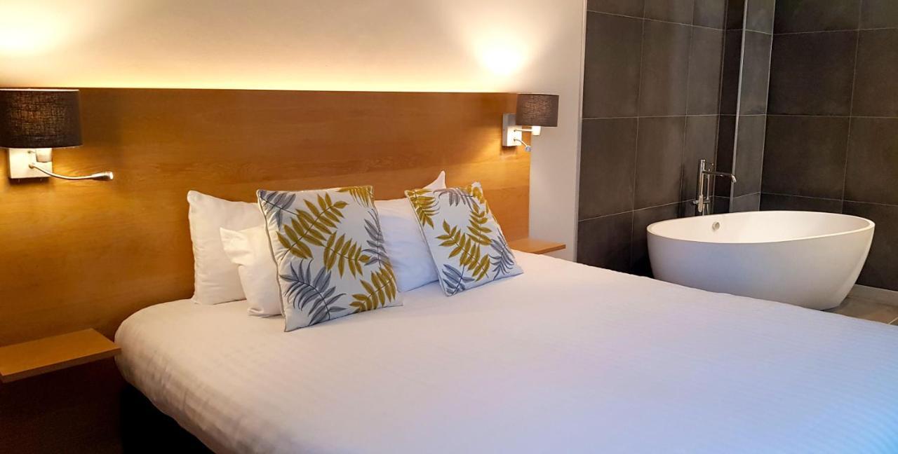 Deluxe Double Room Bath
