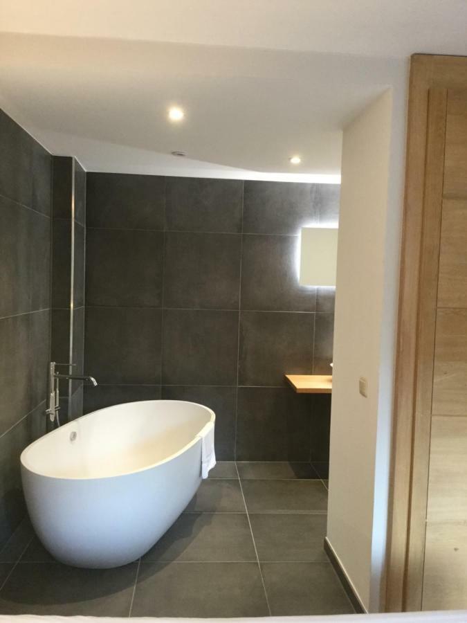 Deluxe Double Room Bath