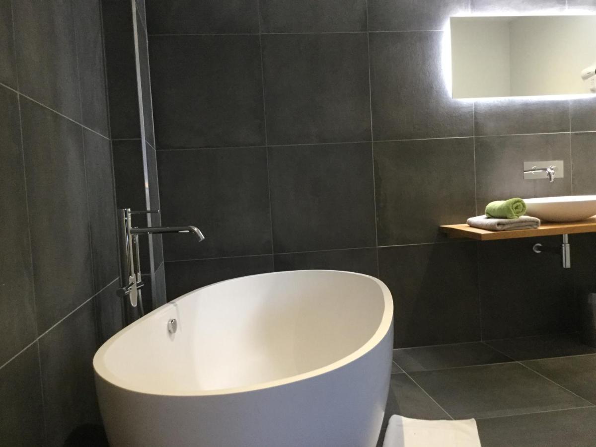 Deluxe Double Room Bath